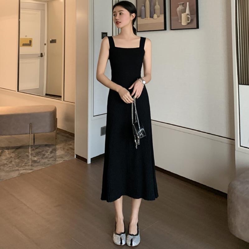 Váy len đầm len hai dây cổ vuông dáng dài tiểu thư