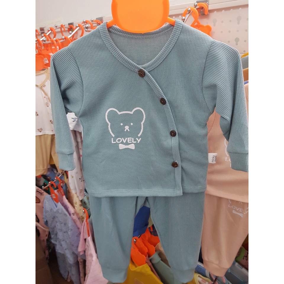 Bộ quần áo vạt chéo hình gấu chất len tăm thu đông cho bé 3-10kg