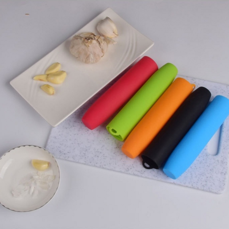 1 Dụng Cụ Bóc Vỏ Tỏi Bằng Silicone Linh Hoạt Tiết Kiệm Không Gian Dễ Vệ Sinh