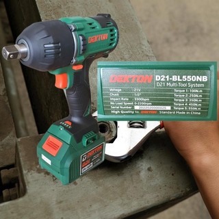 Máy bắn bulong dekton d21-bl550nb, pin 21v, 4ah, 5 cấp độ lực, mở ốc xe tay ga vô tư