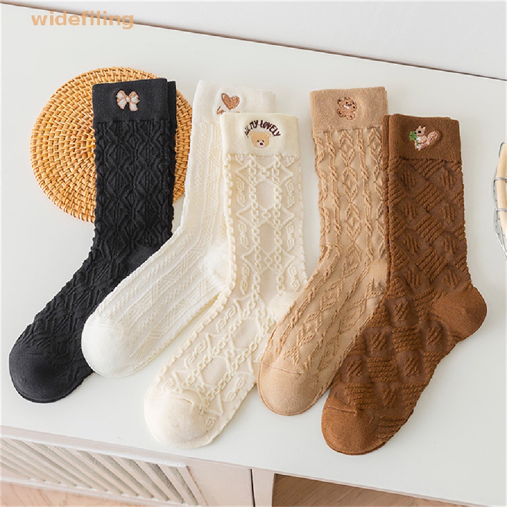 Đôi Tất Chân Giữ Ấm Màu Trơn Thêu Họa Tiết Dễ Thương Cho Nữ