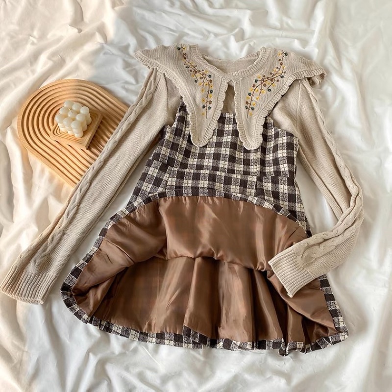 Áo len cổ sen quảng châu phối yếm Dạ caro