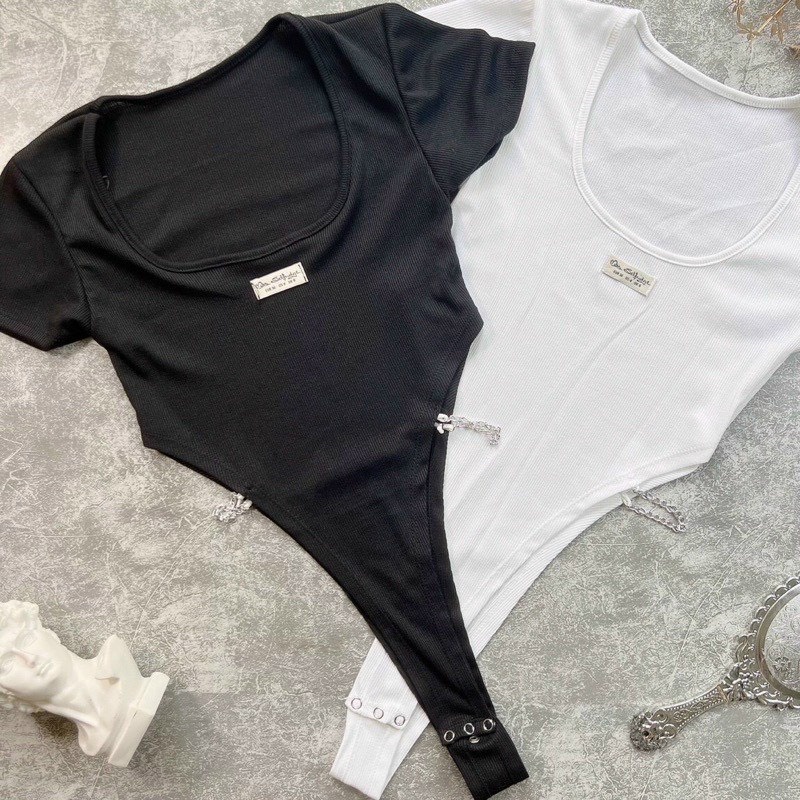 Áo kiểu bodysuit dáng ngắn sexy phối dây xích in logo hot