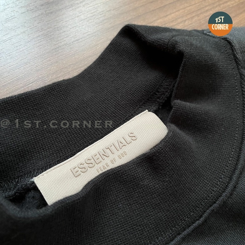 Áo Sweater Essentials 2022 - Chữ in nhung