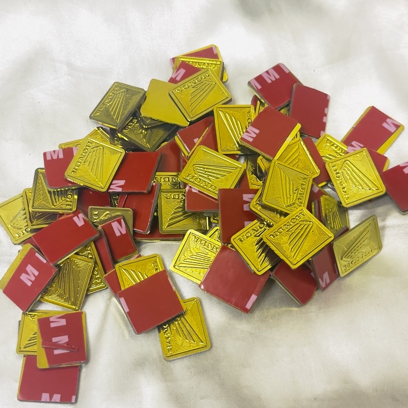 Tem titan logo mèo thần tài 2,4cm mang lại may mắn cho quý khách