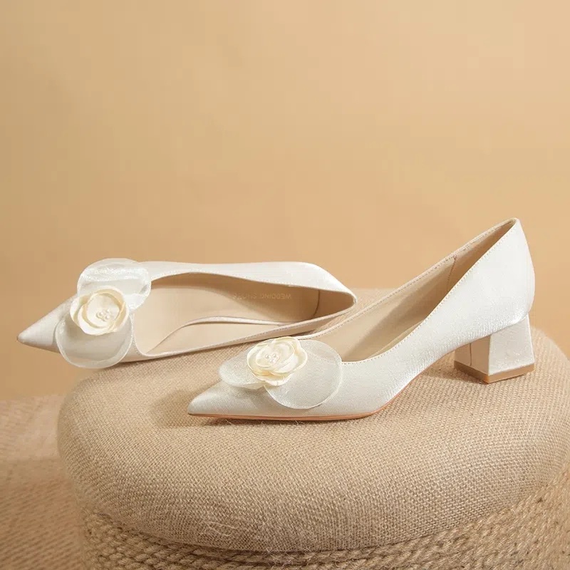 Giày Cao Gót Mũi Nhọn Đính Hoa Trắng Thời Trang Pháp Cho Nữ