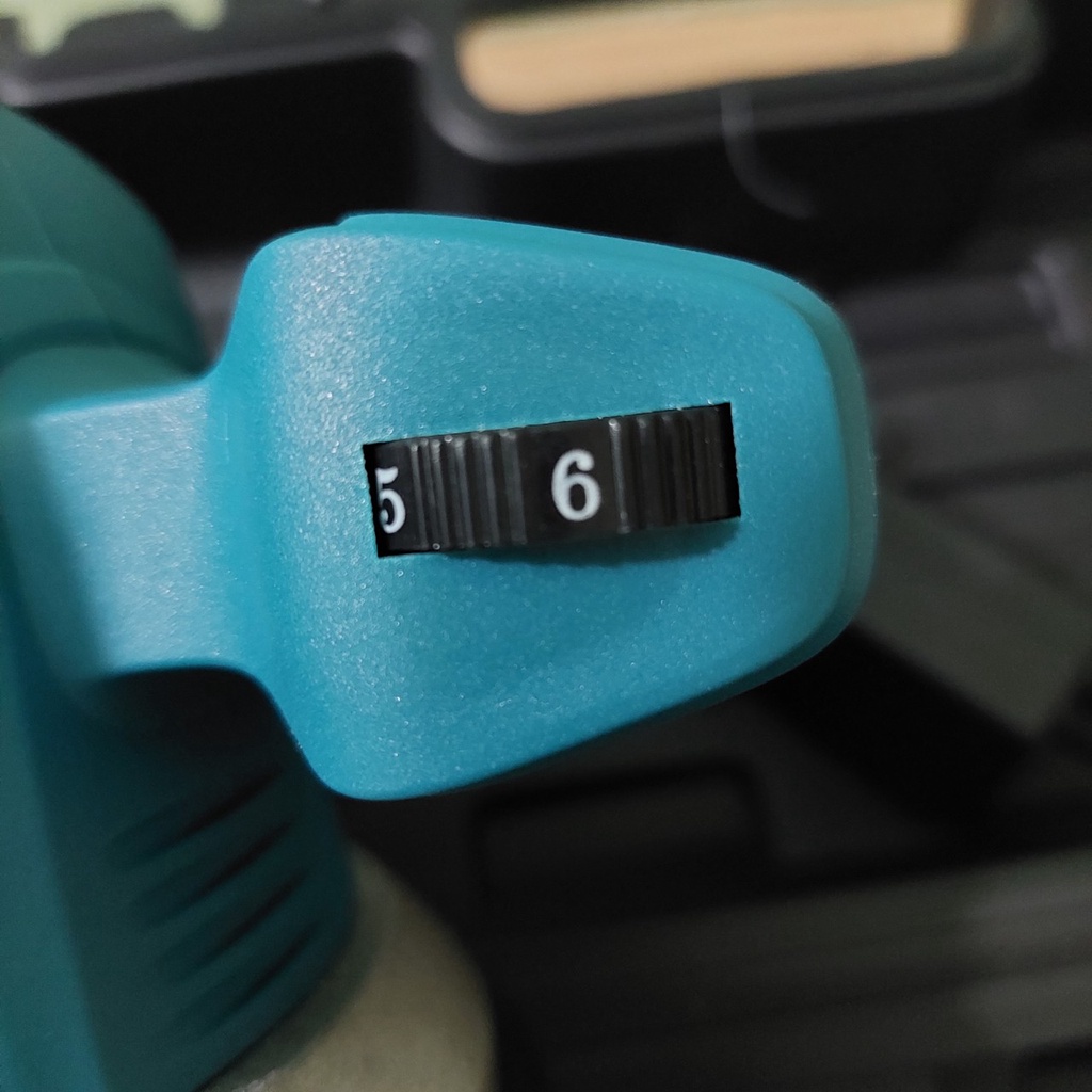 Máy Rung Ốp Lát Gạch Ma kitta 18v - Máy 2 pin