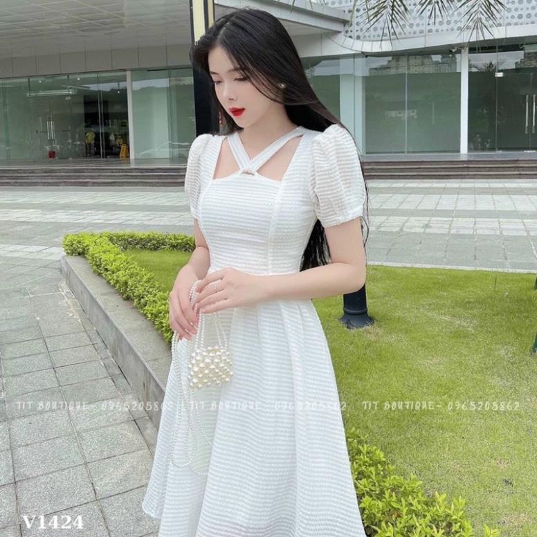 Đầm kẻ ô cổ vuông dây quai ngực tay phồng 2 màui