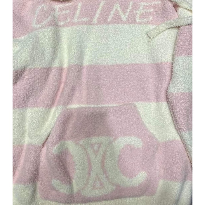 Váy len kẻ hồng