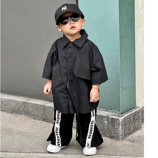 ÁO SƠ MI BÉ TRAI , ÁO SƠ MI TRẺ EM MÀU TRẮNG VÀ ĐEN KIỂU HÀN QUỐC CỰC ĐẸP LÊN PHOM CHUẨN