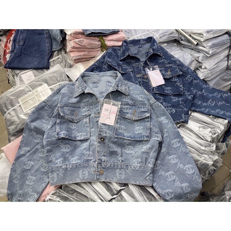 Áo khoác jean cổ bẻ dài tay hoạ tiết C 2 túi hộp TT2610