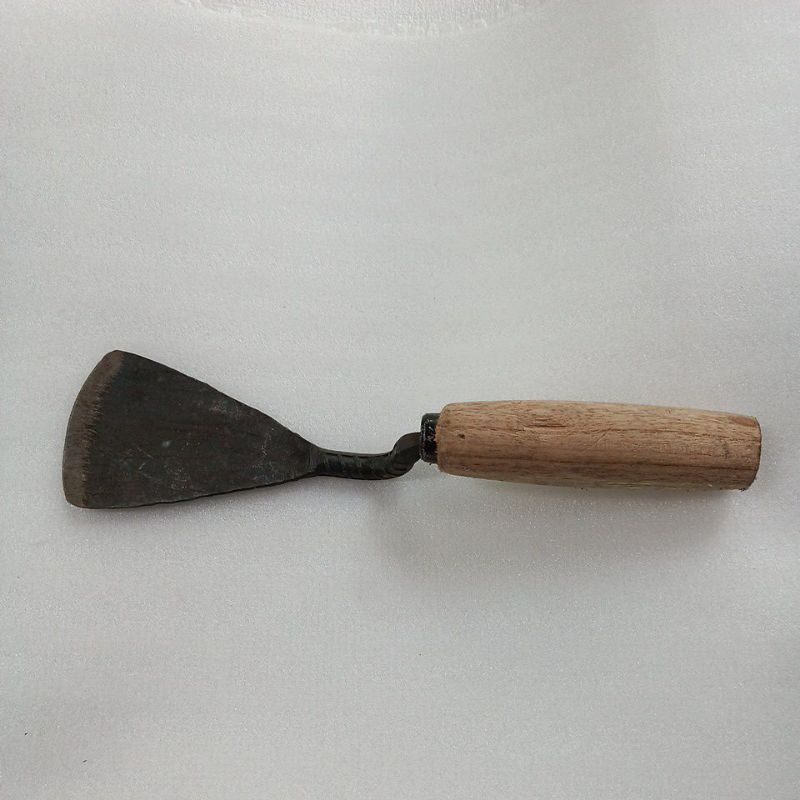 Dầm đất làm cỏ , trồng cây .