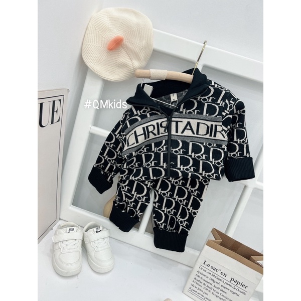 Bộ len khoá xinh xinh cho bé