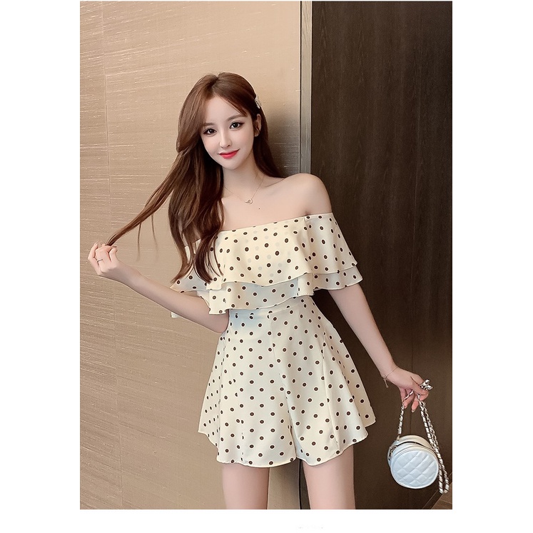 Jumpsuit trễ vai họa tiết chấm bi phong cách trẻ trung 2022