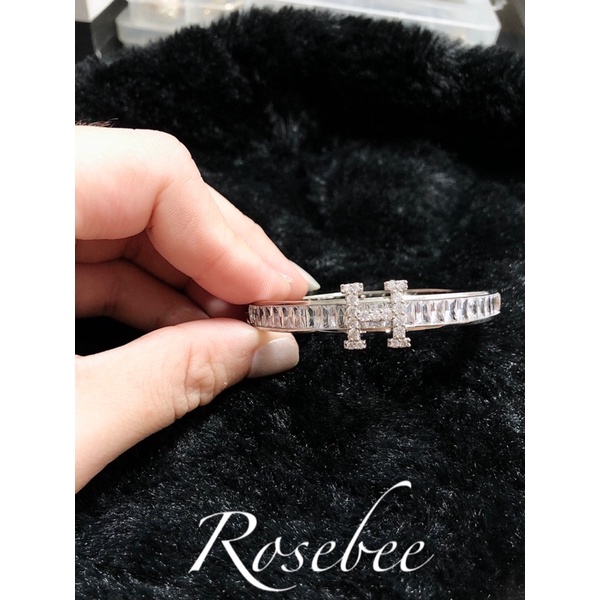 Vòng tay hiệu chữ H đính đá Baguette