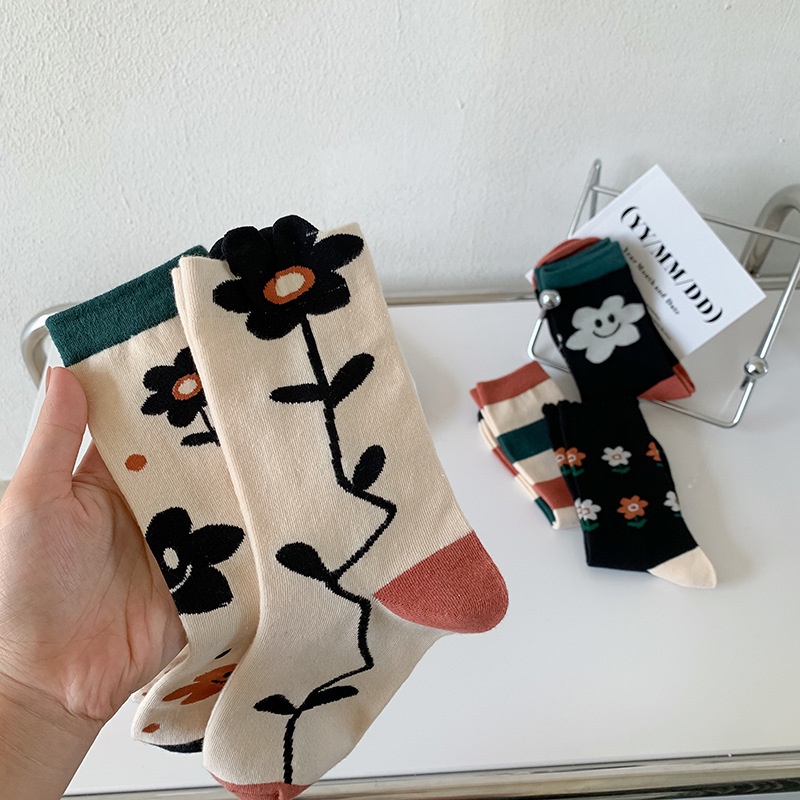 Vớ WAFNHA D162 vải cotton họa tiết bông hoa màu đen ngọt ngào sành điệu