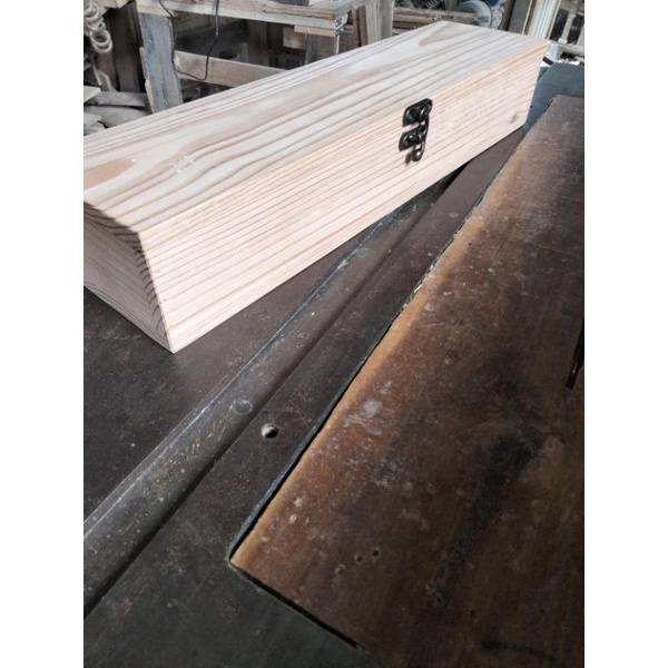 Hộp gỗ dài 38 cm rộng 10cm cao 7cm .