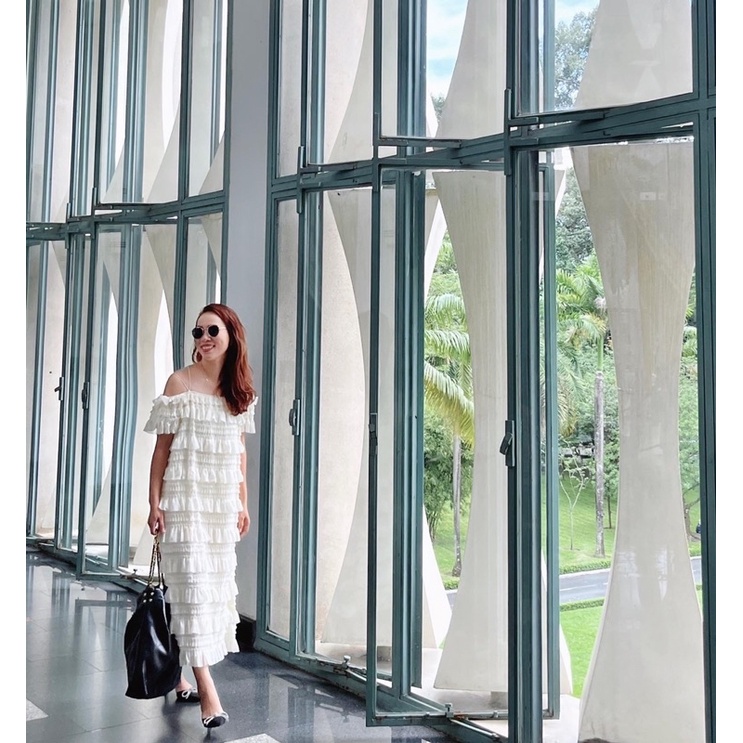 (HÀNG SẴN) Váy maxi bẹt vai xếp tầng màu trắng kem, Đầm dài đi biển cao cấp freesize