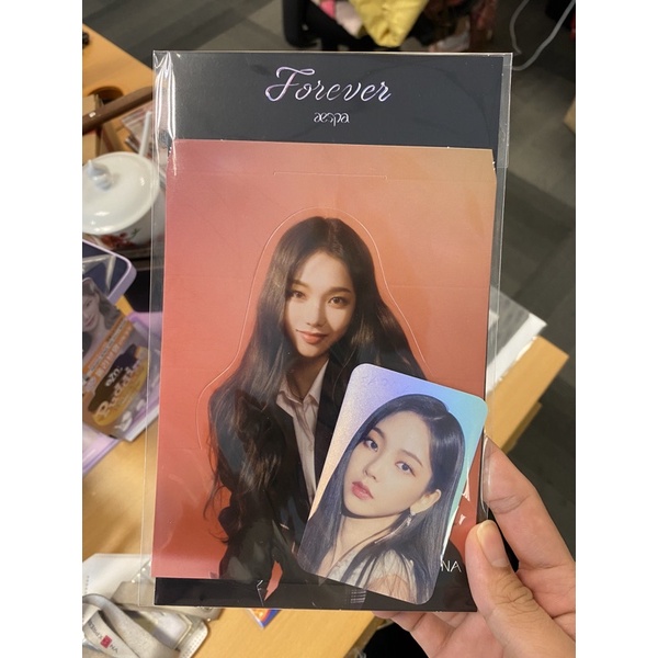 Set ảnh hologram aespa Karina Forever