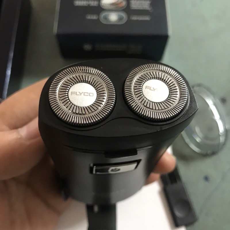 Máy cạo râu FLYCO FS862 chính hãng nhỏ gọn