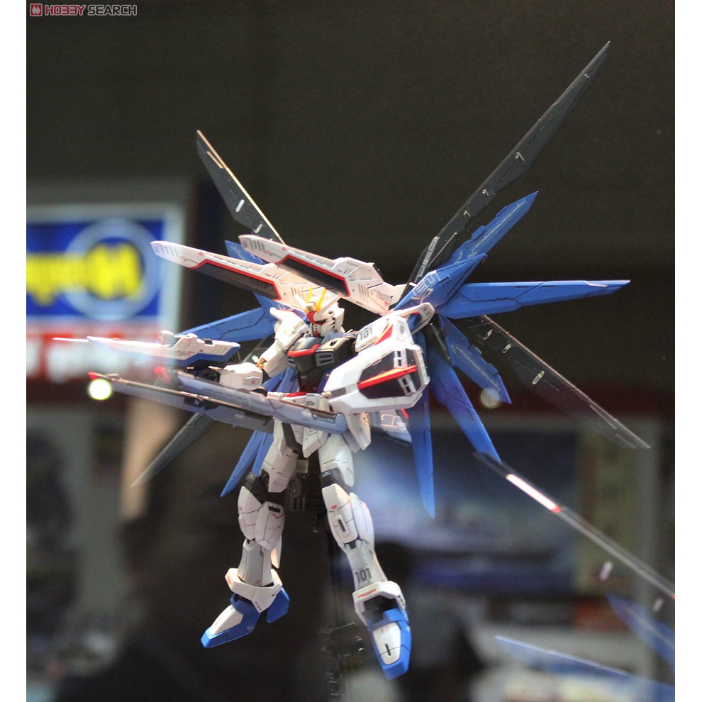 Mô hình lắp ráp Gundam RG Freedom Gundam