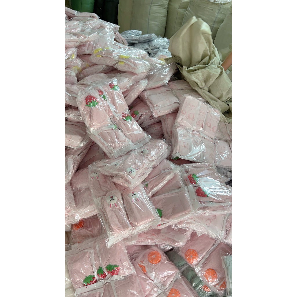 KHĂN LÔNG QUÀNG CỔ ẤM ÁP DỄ THƯƠNG CHO BÉ