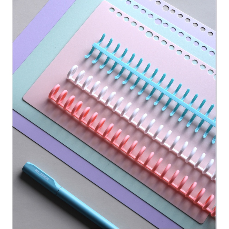 Gáy lò xo nhiều màu sắc chất lượng