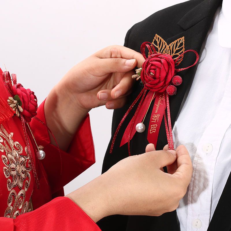 Ghim Cài Áo Hình Gia Đình Và Hoa Hồng