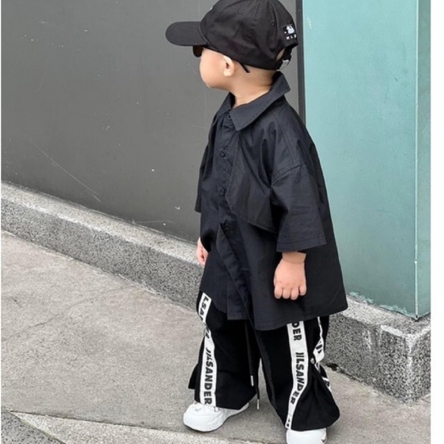 ÁO SƠ MI BÉ TRAI , ÁO SƠ MI TRẺ EM MÀU TRẮNG VÀ ĐEN KIỂU HÀN QUỐC CỰC ĐẸP LÊN PHOM CHUẨN