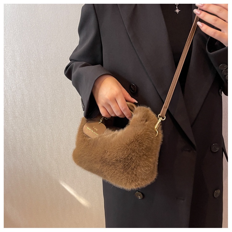Túi Đeo Chéo Phủ Lông Xù Xếp Ly Đơn Giản Dễ Thương Thời Trang Thu Đông 2022 Dành Cho Bạn Nữ