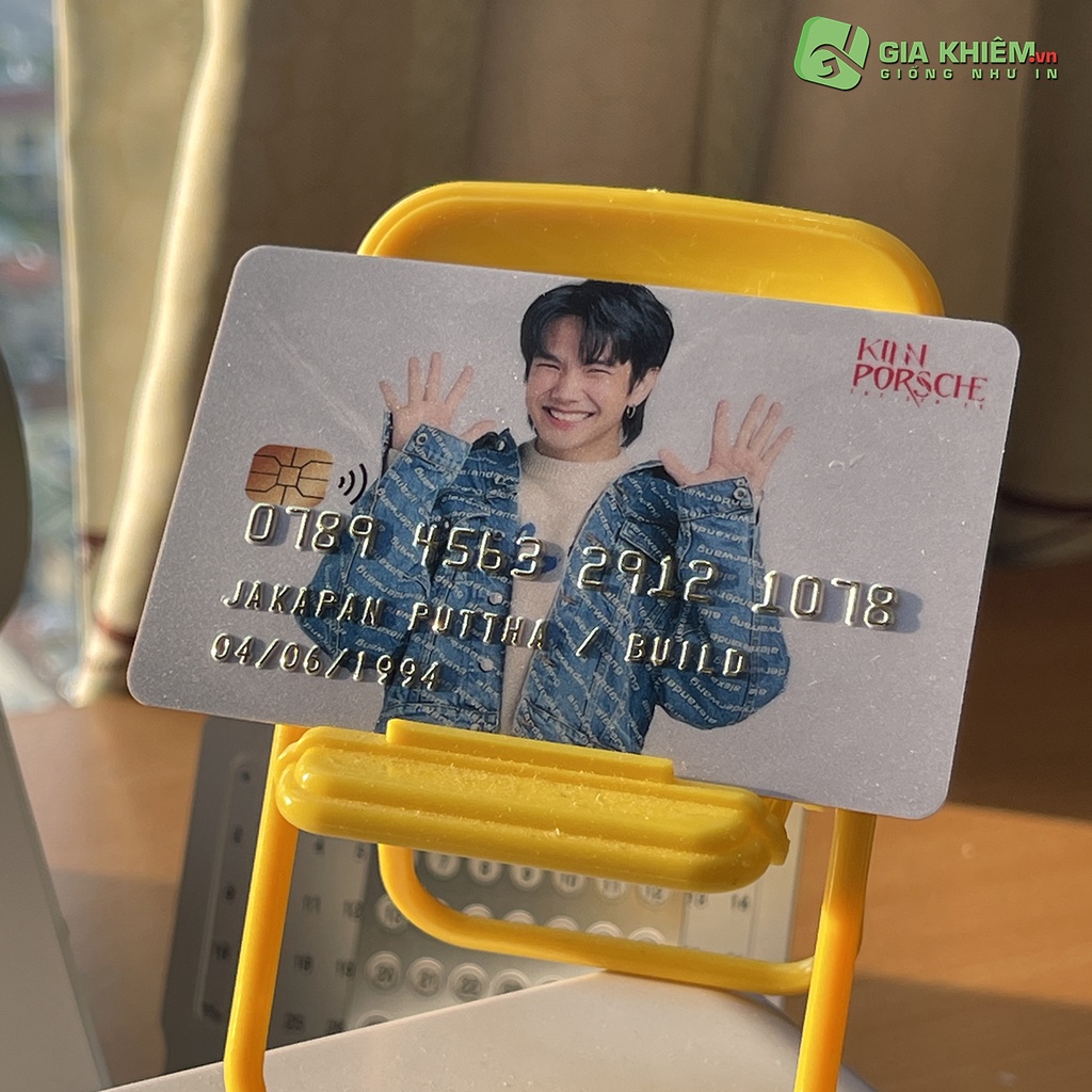 Card bơi Card nhựa KinnPorsche dập nổi số nền nhũ lấp lánh