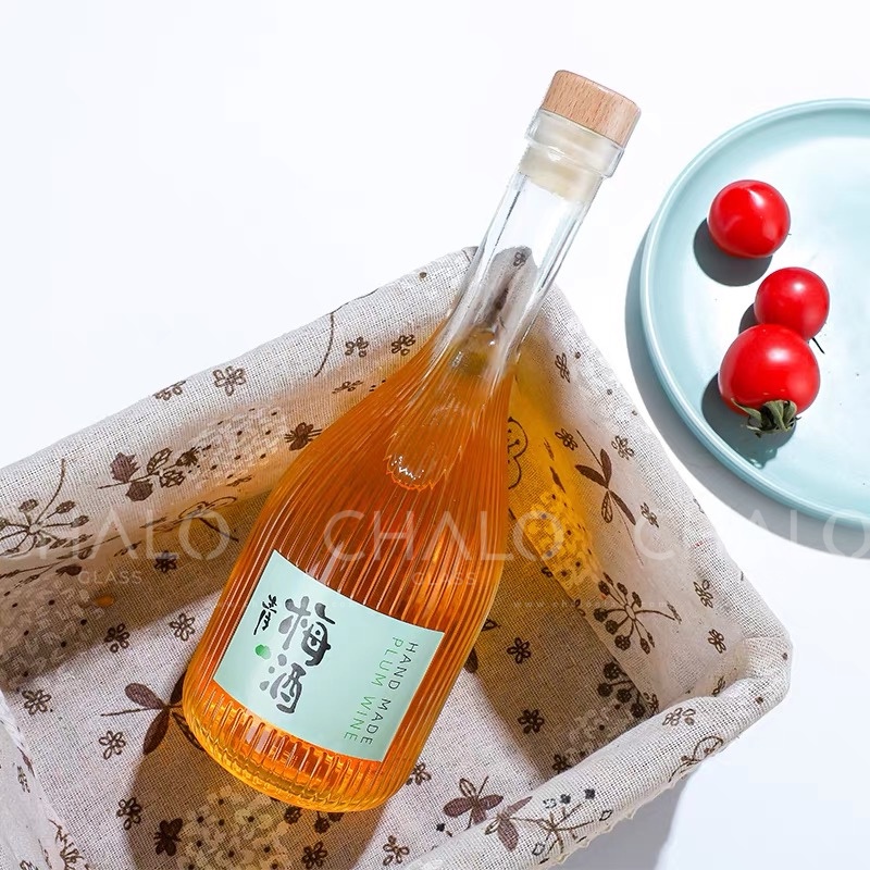 Chai thủy tinh đựng rượu tròn hoạ tiết sọc phun mờ &amp; trong suốt nắp gỗ 500ml (Chai trơn)