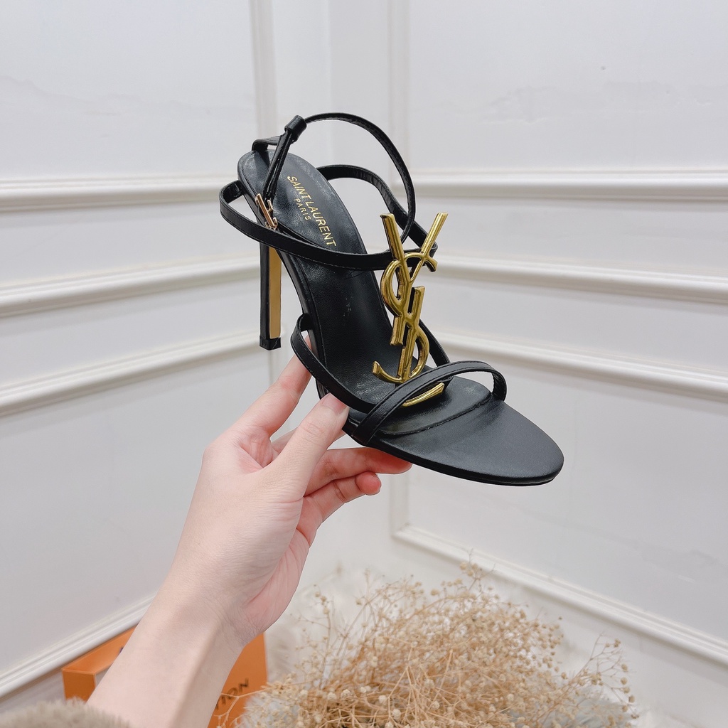Sandal khoá tag vàng sẵn hàng cả 2 màu đen - trắng , dây mảnh lên chân sexy gót cao 10cm.