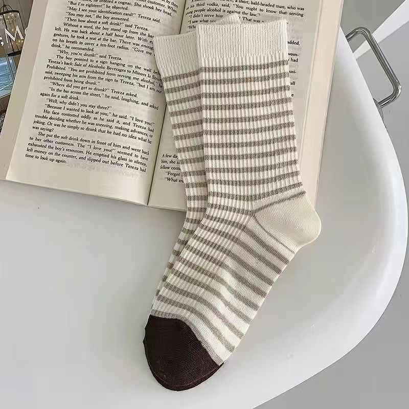 Hàng Có Sẵn#Năm Cặp Vớ Cổ Trung Kẻ Sọc Thêu Hình Gấu Dễ Thương Thời Trang Thu Đông Cho Nữ