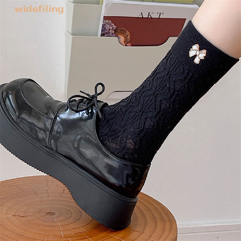 Đôi Tất Chân Giữ Ấm Màu Trơn Thêu Họa Tiết Dễ Thương Cho Nữ