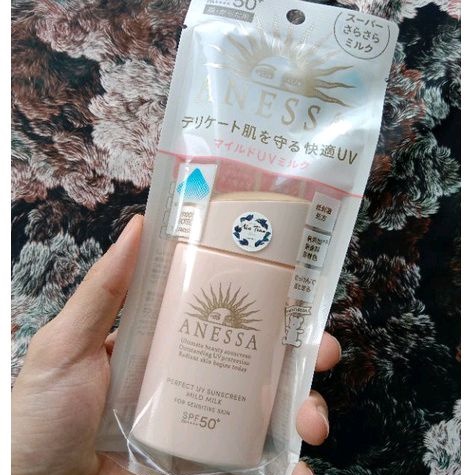 SỮA CHỐNG NẮNG ANESSA 2 MÀU CHO DA DẦU VÀ NHẠY CẢM SPF50+ PA++++