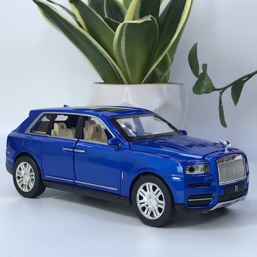 Mô hình xe ô tô Rolls Royce Cullinan tỷ lệ 1:24 bằng kim loại TẶNG BIỂN SỐ XE