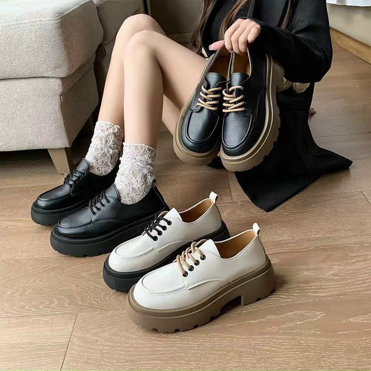 Giày bốt cổ thấp da bóng