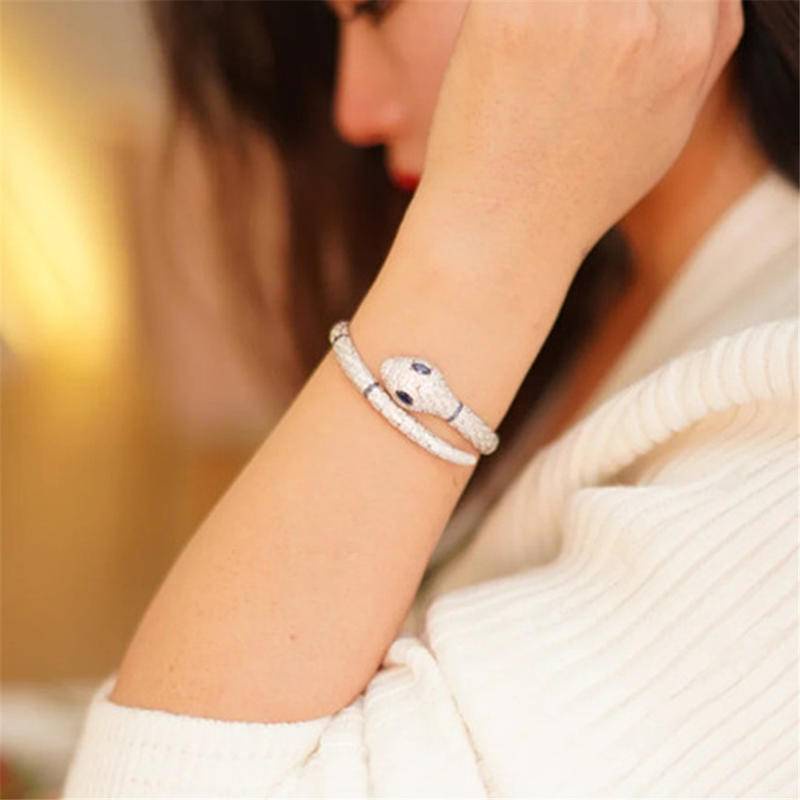 Vòng Tay Hở Màu Bạc Hình Rắn Độc Đáo
