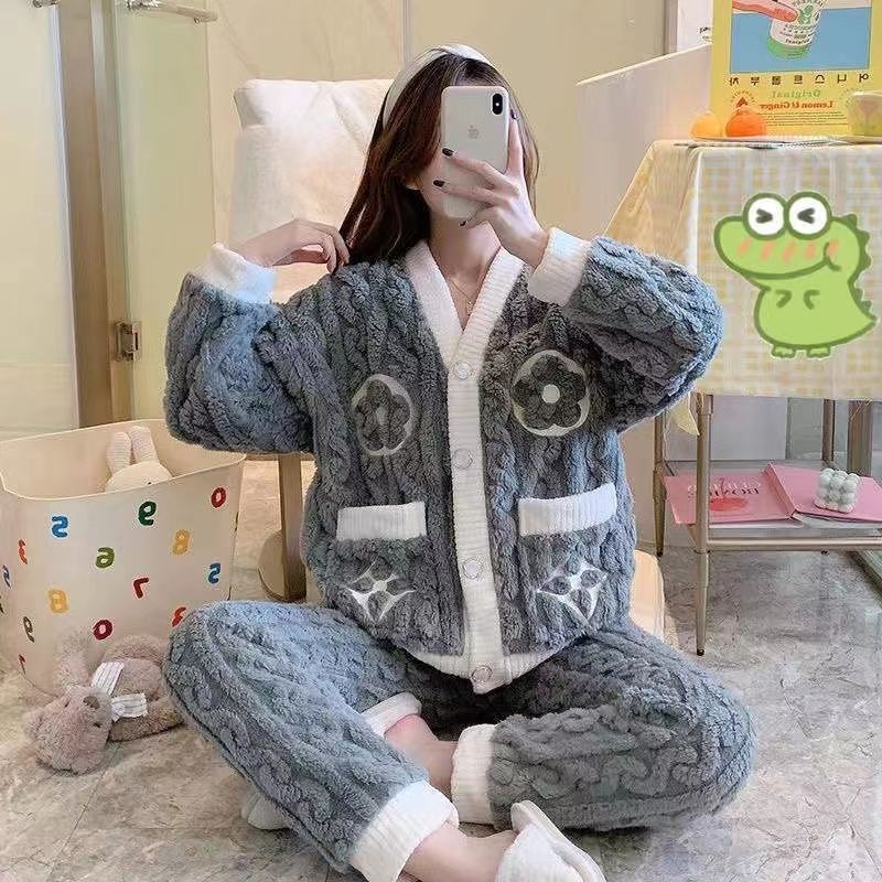 Bộ Đồ Ngủ Lông Cừu San Hô Dày Dặn Phong Cách Chanel Thời Trang Thu Đông Cho Nữ
