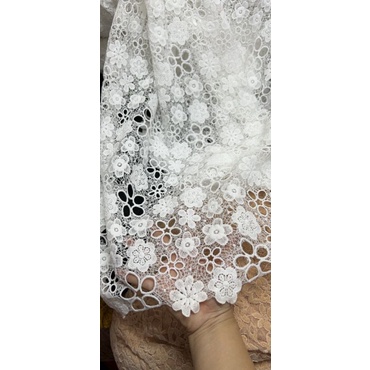 Vải ren sợi hoa có lỗ hàng loại một có trắng và kem