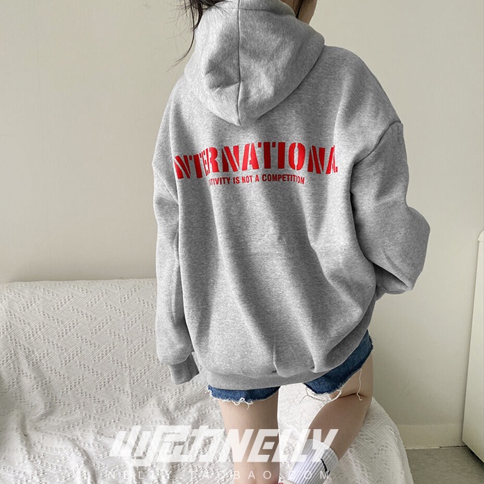 Áo hoodie Nelly nỉ lót lông mềm in hình "International" áo sweater