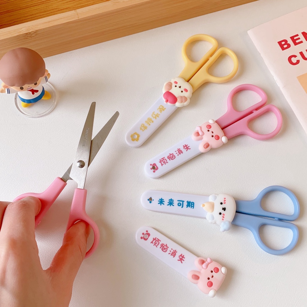 Kéo Nhỏ Họa Tiết Hoạt Hình Dễ Thương Kèm Vỏ Bọc Bảo Vệ An Toàn Cho Học Sinh / Văn Phòng