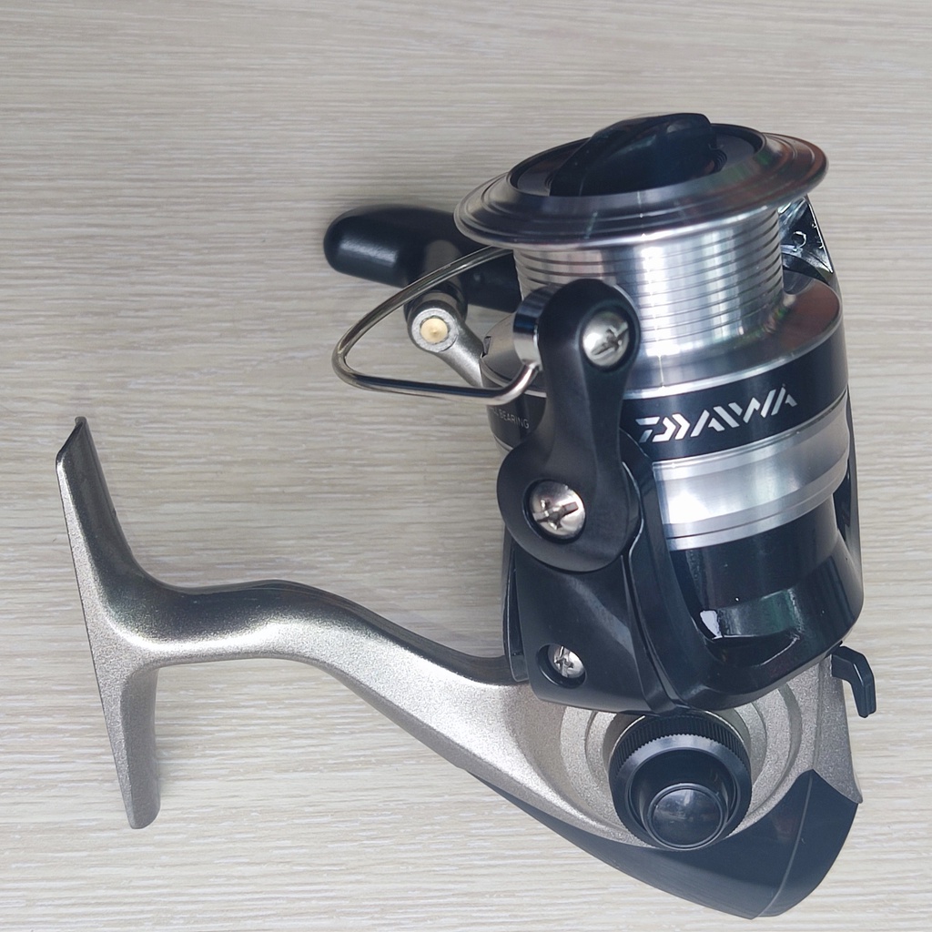 Máy câu đứng DAIWA STRIKEFORCE 2500-B