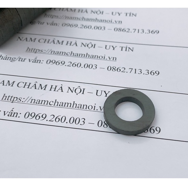 Nam châm đen làm loa đài, kích thước 32x5 lỗ 18mm