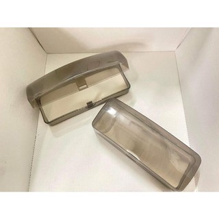 Hộp nhựa đựng kính râm tặng khăn lau kính