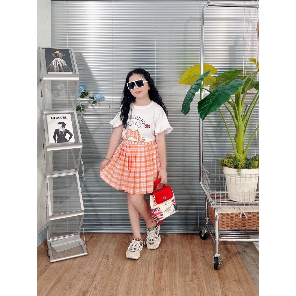 Set đồ bé gái áo thun hình bearbrick kèm chân váy (có lót trong)
