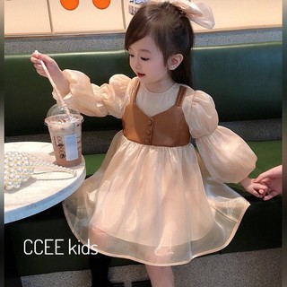 Vây yếm gắn nơ cho bé gái