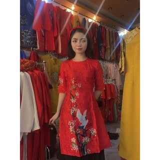 áo dài cách tân đỏ vải gấm