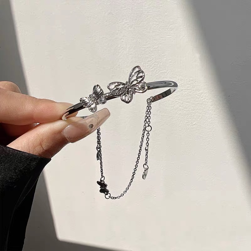 Vòng Tay Hai Lớp Thiết Kế Hình Bướm Thời Trang